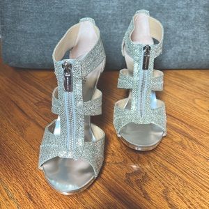 Never worn!  Missed return window.